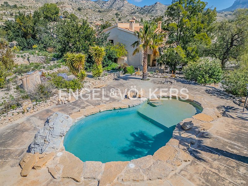 Foto bd75689a-0daa-4b25-b707-1127a8362e2e. Xalet amb xemeneia calefacció piscina a Xixona