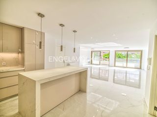 Pis  Avinguda oscar espla. Lujo en edificio señorial con garaje en avda. oscar esplá