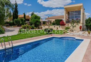 Chalet  Carrer de la espinela. Villa mediterránea en mutxamel
