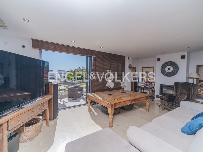 Foto 4f5d2ea3-c995-4045-872e-47abc5ee0ad2. Xalet amb xemeneia calefacció aparcament piscina a Alicante