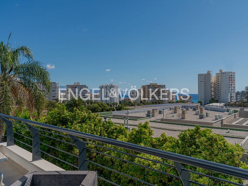 Foto bd5fadf8-47ed-4621-8b89-f225c6544be8. Xalet amb xemeneia calefacció aparcament piscina a Alicante