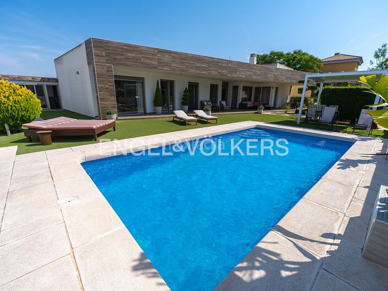Foto d843c3e1-7a34-47d0-8f16-14562f3b1831. Xalet amb calefacció aparcament piscina a Noroeste Santa Pola