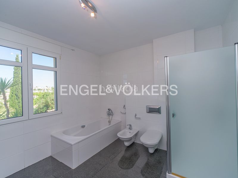 Foto b6ae0d95-e4f2-448e-b2f2-c3b997068c7d. Xalet amb calefacció aparcament piscina a La Marina Elche / Elx