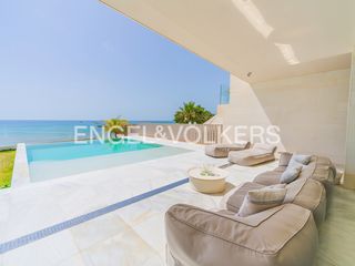 Chalet  Carrer dels morros alts 16. Villa de lujo frente al mediterráneo