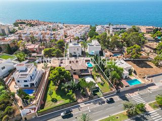 Chalet in Avinguda de la costa blanca 54. Extraordinaria inversión en cabo huertas