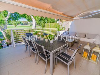 Casa adossada a Avinguda fotógrafo francisco cano 35. Elegancia y exclusividad frente al golf de alicante