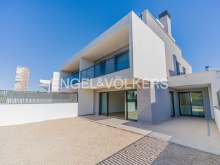 Alquiler Chalet en Carrer lamfora 2. Muy exclusivo y a estrenar para disfrutar en familia