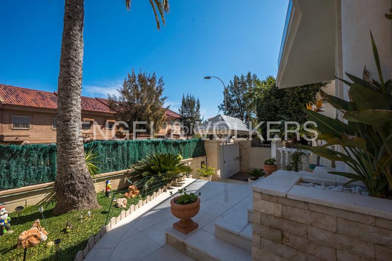 Foto 36376d6b-a9ec-4415-a574-6e8d7fe77b2c. Chalet mit heizung parking pool in Cabo de las Huertas Alicante