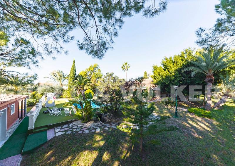 Foto fd16d677-a16a-4288-9ec7-2dbd78f34649. Chalet with parking pool in Peña de las Águilas Elche / Elx