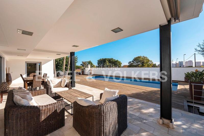 Foto 25e270d7-1366-4c15-aa3b-1fdc6a51475f. Chalet moderna villa de lujo con la que todos sueñan en San Juan de Alicante