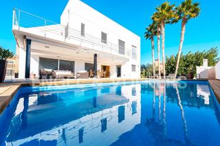 Chalet  N/a. Moderna villa de lujo con la que todos sueñan