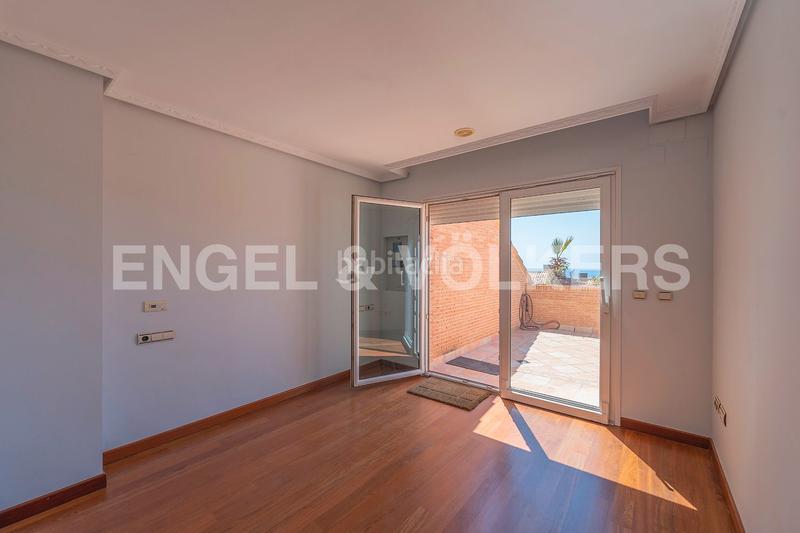 Foto 03f42f4a-4d56-47f0-a4d6-f704b9c8765e. Casa adosada elegante propiedad en residencial prime en Alicante