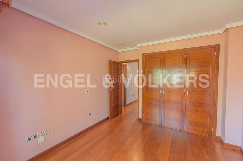 Foto 2164b4a0-b31f-4e8f-a280-f27a60f07532. Casa adosada elegante propiedad en residencial prime en Alicante