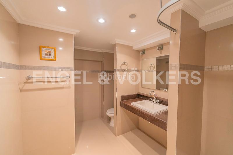 Foto 2263d9d1-4c1f-4596-b810-c7d9a18cac66. Casa adosada elegante propiedad en residencial prime en Alicante