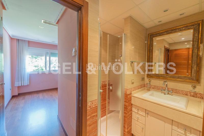 Foto 281c6d35-b6be-43b5-a466-f29ad43c26e1. Casa adosada elegante propiedad en residencial prime en Alicante