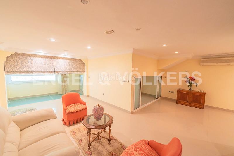 Foto 3f8a4438-4b1c-4c87-92ee-506487439a44. Casa adosada elegante propiedad en residencial prime en Alicante