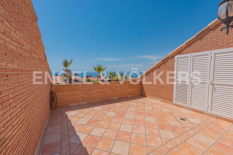 Foto 403037ef-96cd-4f1a-8c46-c0099e62eef9. Casa adosada elegante propiedad en residencial prime en Alicante