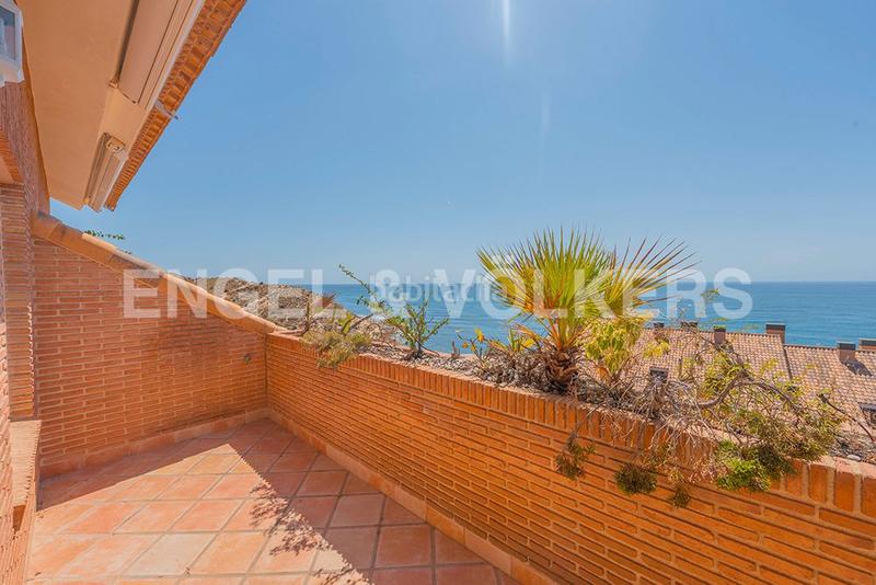 Foto 425312ed-5604-466f-86f4-982d6b523a30. Casa adosada elegante propiedad en residencial prime en Alicante