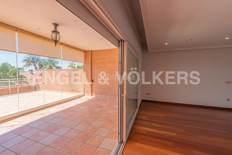 Foto 4874deb7-a90e-4b55-82e3-65872f9d5e00. Casa adosada elegante propiedad en residencial prime en Alicante