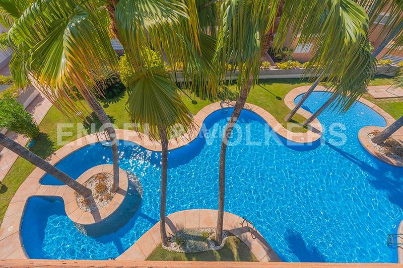 Foto 4c44e7a2-6ed1-4001-a0ab-5e503ba10c92. Casa adosada elegante propiedad en residencial prime en Alicante