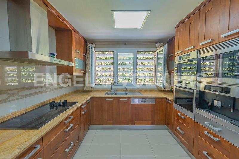 Foto 5d0752ea-2af5-48fd-8fd7-b4bf6b48fb4f. Casa adosada elegante propiedad en residencial prime en Alicante