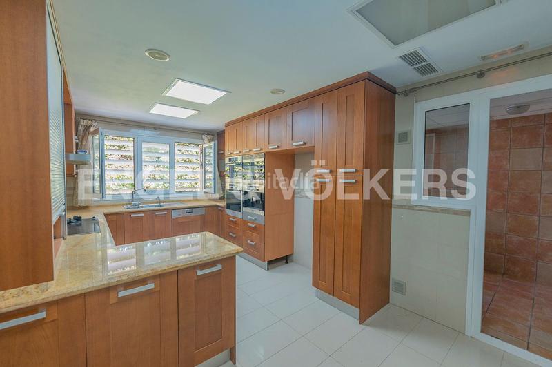 Foto 5e776af4-bc59-4dcc-94f8-150b8c98ca2c. Casa adosada elegante propiedad en residencial prime en Alicante