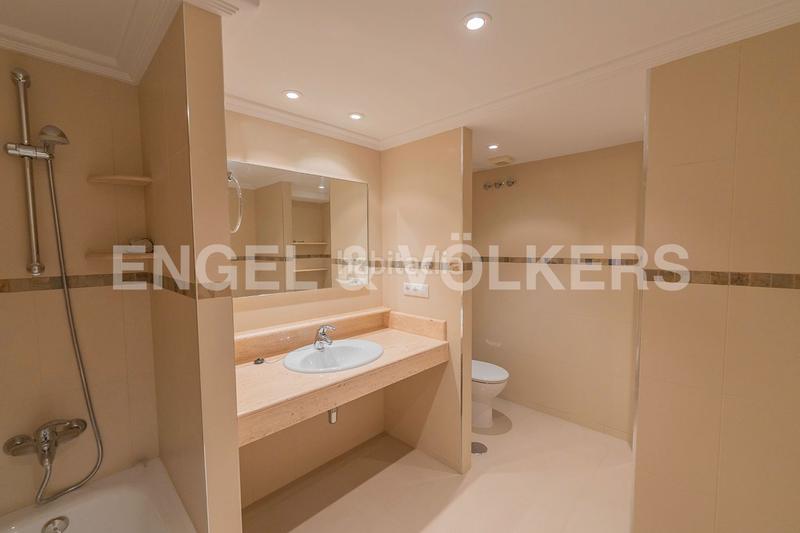 Foto 6b0437f8-7965-468a-96fa-0629cc0987c3. Casa adosada elegante propiedad en residencial prime en Alicante