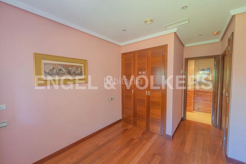 Foto 6e8b22f8-09fb-40fa-81aa-7f67f8f68f95. Casa adosada elegante propiedad en residencial prime en Alicante