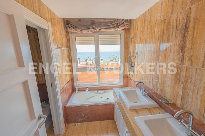 Foto 7bfdae47-0420-4df1-8625-6cb8070811de. Casa adosada elegante propiedad en residencial prime en Alicante