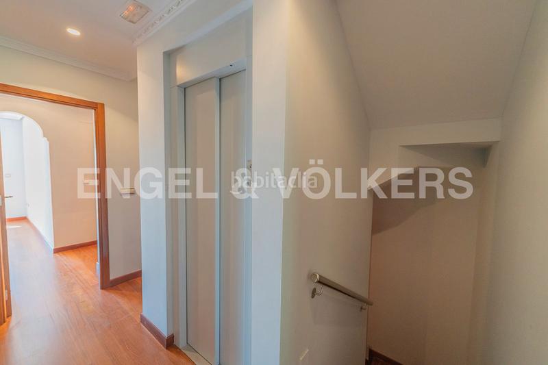 Foto 80abd9f6-1954-45c9-b1c5-62707279555c. Casa adosada elegante propiedad en residencial prime en Alicante