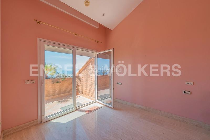 Foto 96452a00-bb3f-414d-bf4f-ed012a4fef8b. Casa adosada elegante propiedad en residencial prime en Alicante