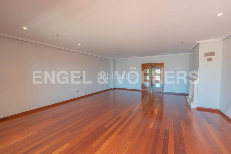 Foto ad58fd7e-1395-42eb-987f-8f15d4b8c29e. Casa adosada elegante propiedad en residencial prime en Alicante