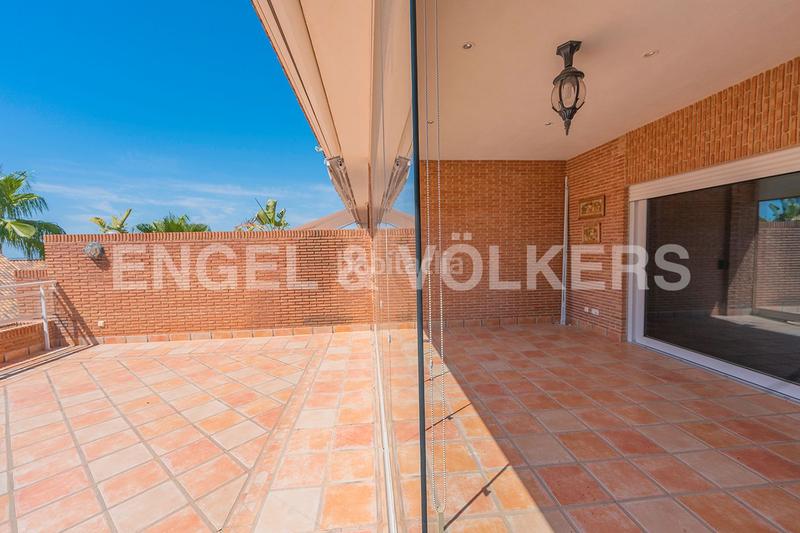Foto ae4036b3-3c6a-4409-9963-f226762209e7. Casa adosada elegante propiedad en residencial prime en Alicante