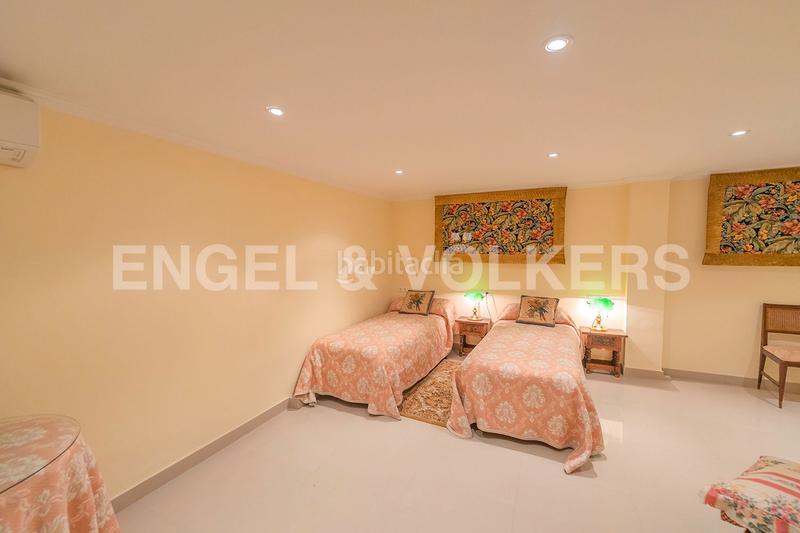 Foto aee23793-d3dc-4642-8840-c2b91786cde0. Casa adosada elegante propiedad en residencial prime en Alicante