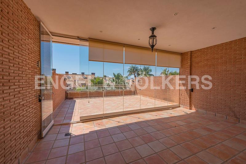 Foto b4084b18-6fda-4a82-91ca-afceaeb850d2. Casa adosada elegante propiedad en residencial prime en Alicante