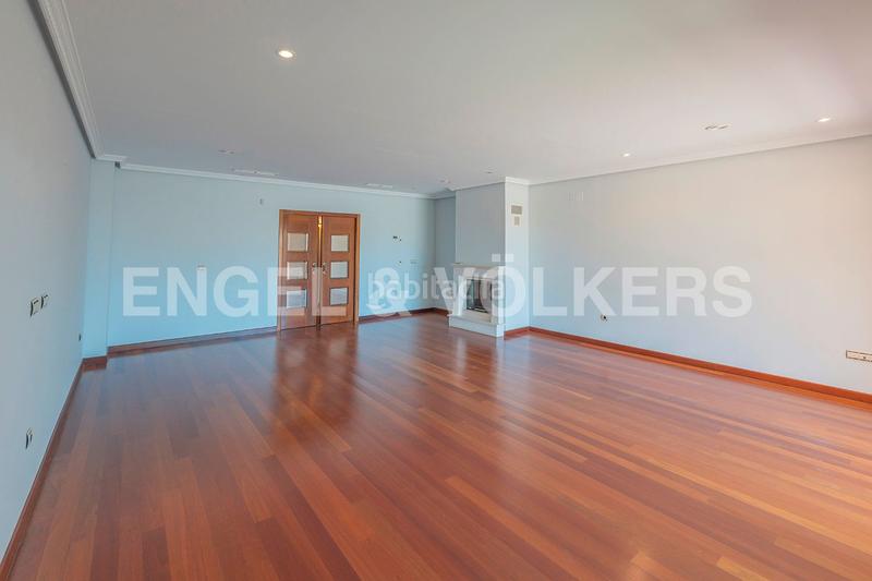 Foto bae40852-0142-4b79-8b77-5fe3b4ae62b0. Casa adosada elegante propiedad en residencial prime en Alicante