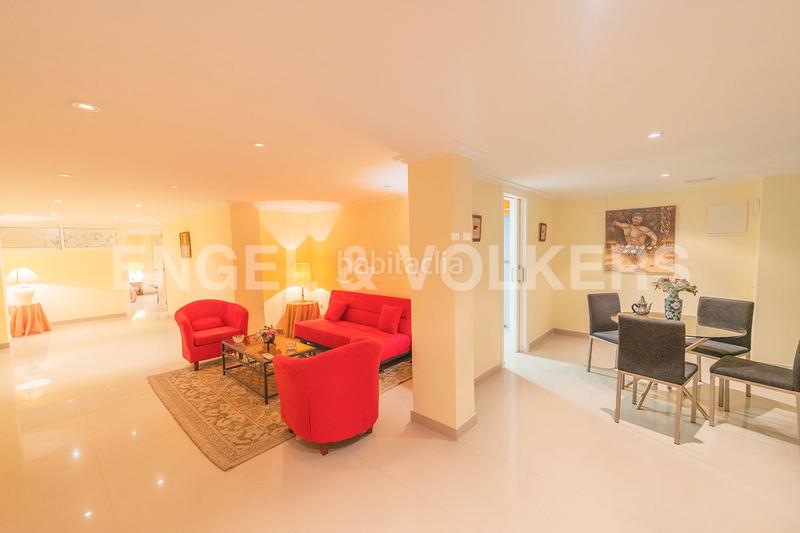 Foto bb1a01c1-b5bf-44dd-88a0-bc0bf7af4411. Casa adosada elegante propiedad en residencial prime en Alicante