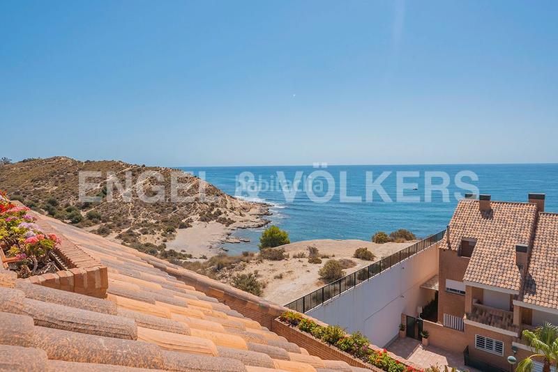 Foto eeda6946-4812-400a-b229-588a8428bef2. Casa adosada elegante propiedad en residencial prime en Alicante