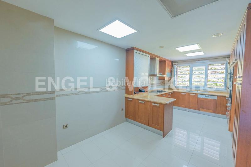 Foto f17d97b5-74e7-4cd0-9898-fe6e06b732ce. Casa adosada elegante propiedad en residencial prime en Alicante