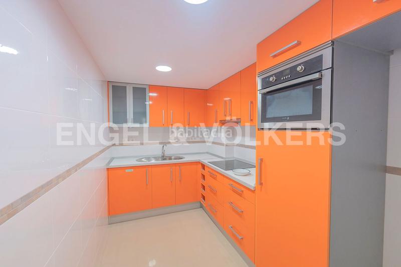 Foto fdaf25bd-189f-4dcf-9b6c-a17a7965cf0d. Casa adosada elegante propiedad en residencial prime en Alicante