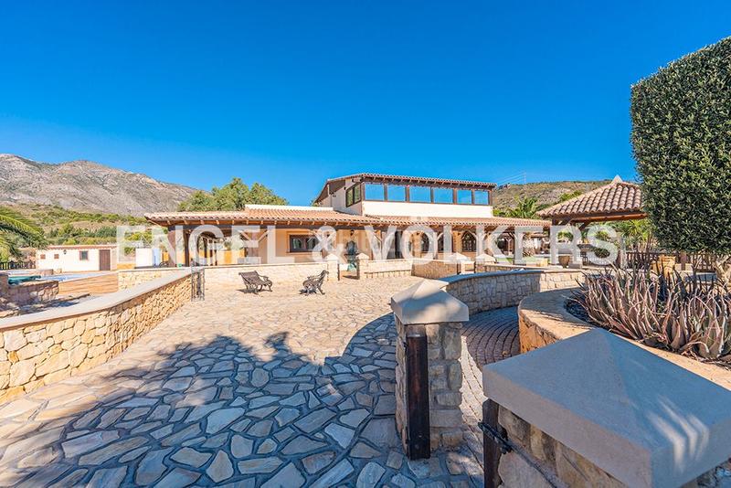 Foto 766cba67-afad-4944-bc40-84e8bba1c569. Xalet amb aparcament piscina a Aigües