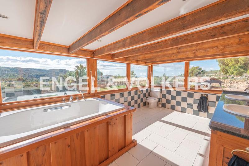 Foto 98d15060-0eb2-4e57-bcdf-fa8315650e81. Xalet amb aparcament piscina a Aigües