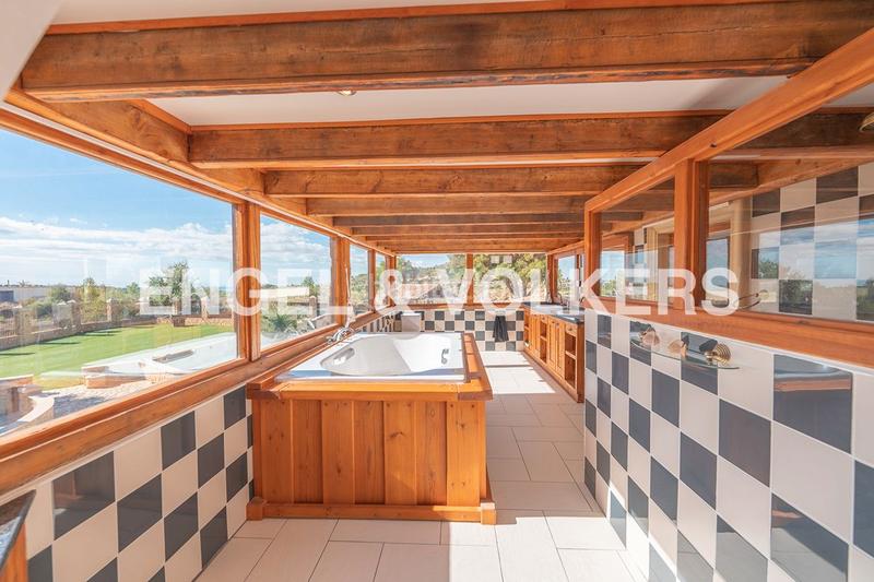 Foto f4fe4b27-db89-489f-8182-2854223ae6af. Xalet amb aparcament piscina a Aigües