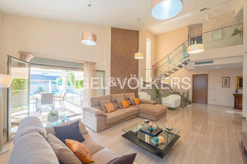 Foto 002f6ef8-fce5-4d58-aa1a-7c172c99bf6f. Chalet villa elegante y con mucho estilo en La Font-Mezquitas San Juan de Alicante