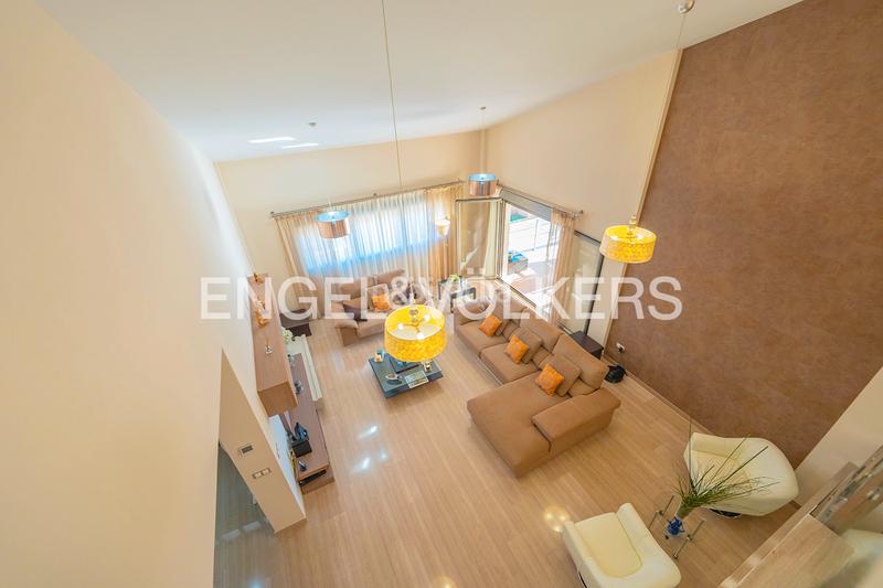 Foto 03fd9c75-169c-4292-b8f2-24125ba2c61a. Chalet villa elegante y con mucho estilo en La Font-Mezquitas San Juan de Alicante