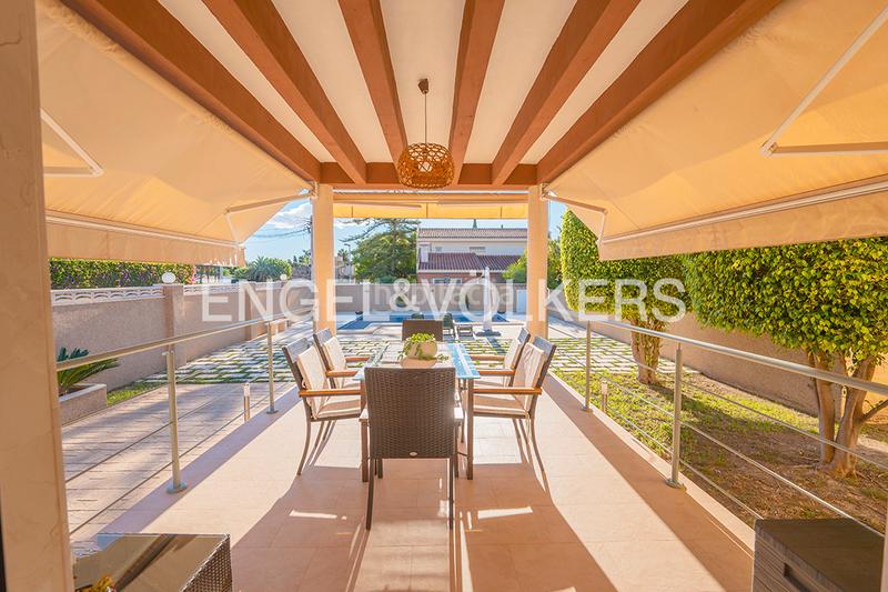 Foto 31a5c65d-503c-4b15-8696-79134a0c689f. Chalet villa elegante y con mucho estilo en La Font-Mezquitas San Juan de Alicante