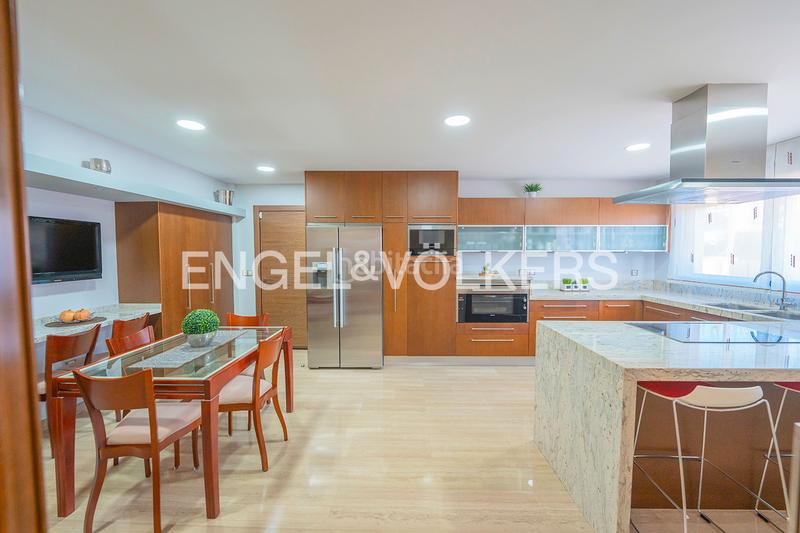 Foto 724ba19d-6cea-4349-a289-7776e17f9620. Chalet villa elegante y con mucho estilo en La Font-Mezquitas San Juan de Alicante