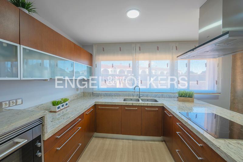 Foto 872230da-68be-4f06-8e62-a1a207ce5a93. Chalet villa elegante y con mucho estilo en La Font-Mezquitas San Juan de Alicante