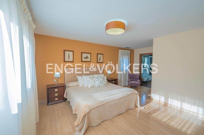 Foto 9b24bb93-229a-49bb-9911-3ed3fc4e5576. Chalet villa elegante y con mucho estilo en La Font-Mezquitas San Juan de Alicante