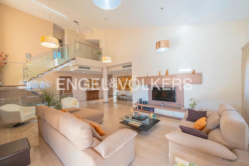 Foto c3ce0234-c695-4d16-8be0-d90a37c4a48e. Chalet villa elegante y con mucho estilo en La Font-Mezquitas San Juan de Alicante